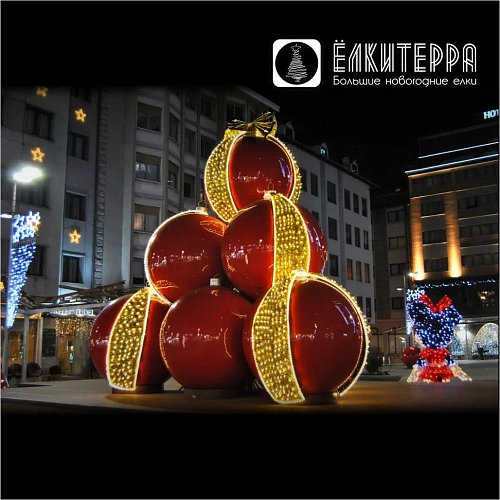 Пирамида из шаров новогодняя световая1